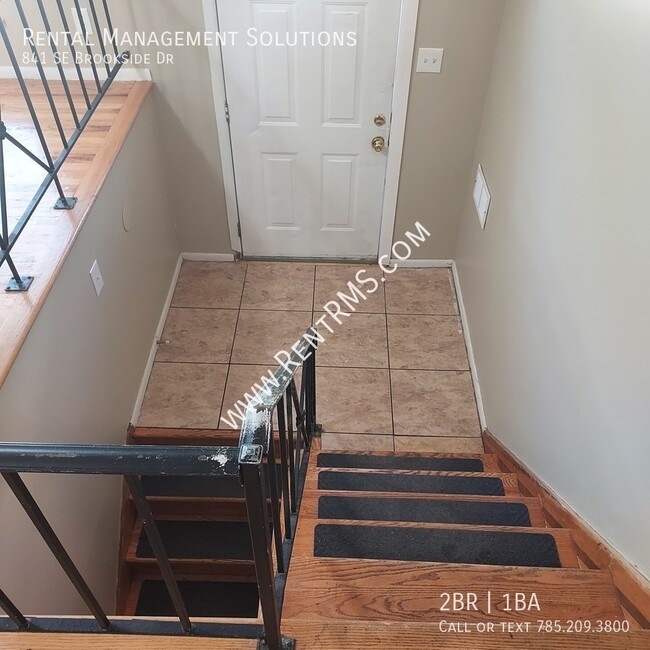 Building Photo - 841 SE Brookside Dr