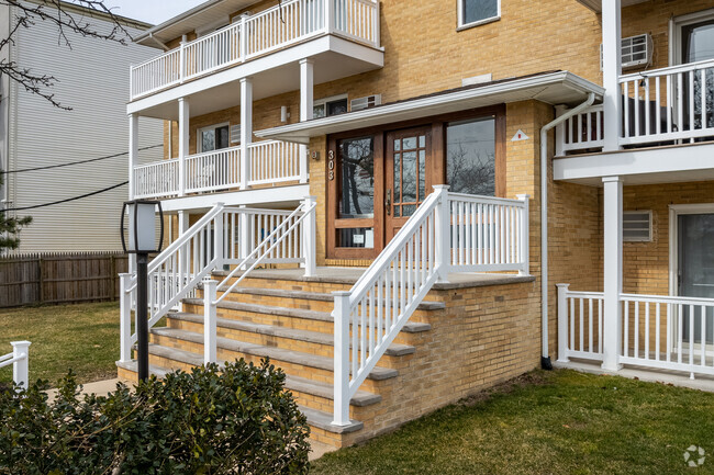 Entrance - The Sunset Condos