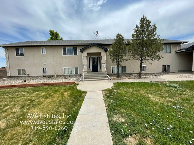 Building Photo - 717 E Laporte Dr