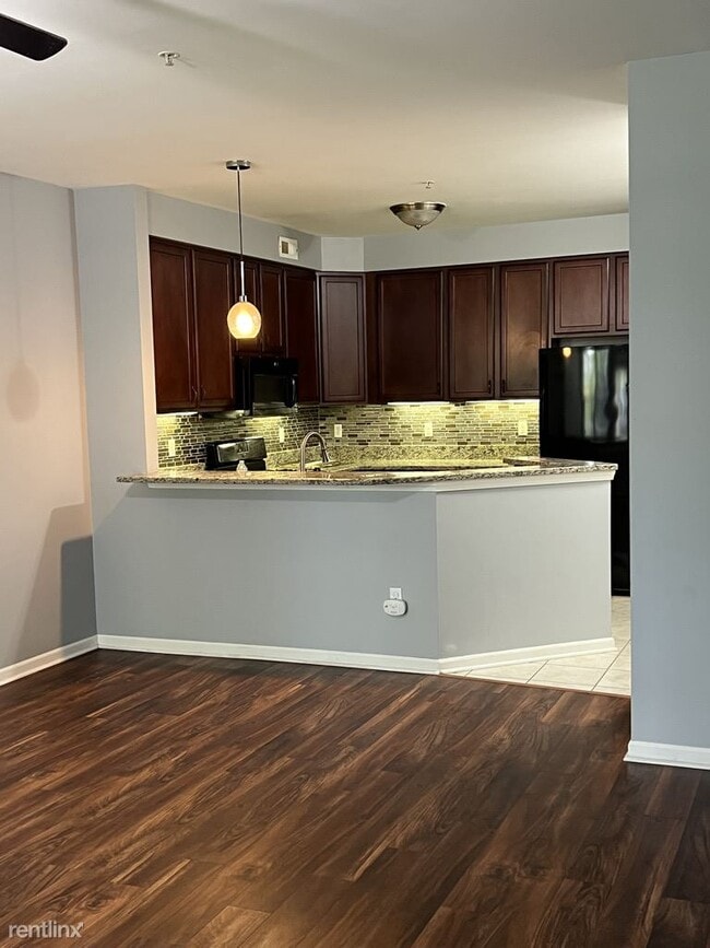 Building Photo - 2 br, 2 bath Condo - 953 E Summerfield Gle...