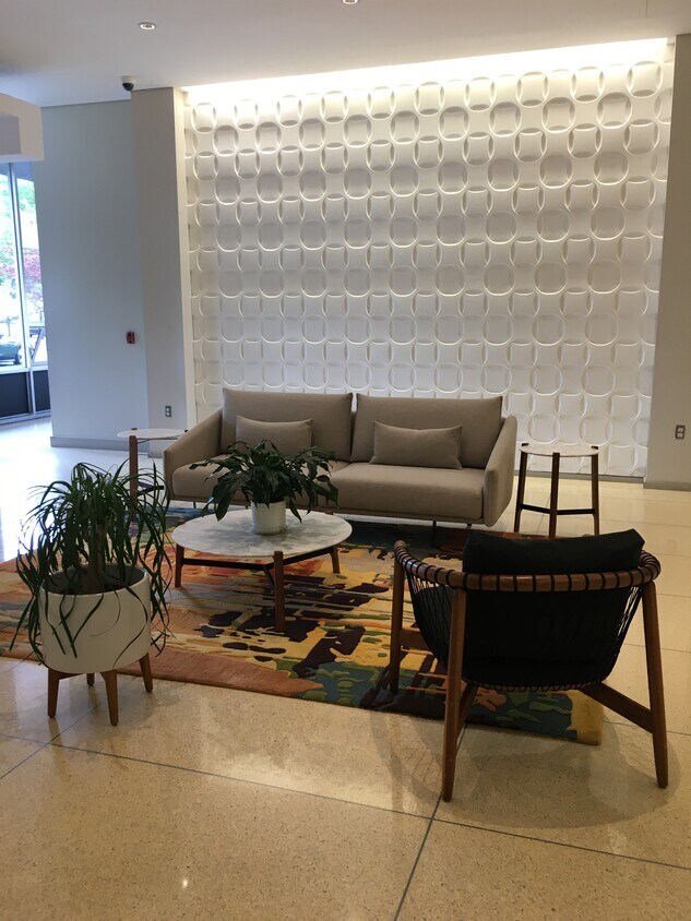 Lobby - 6050 Kennedy Blvd E