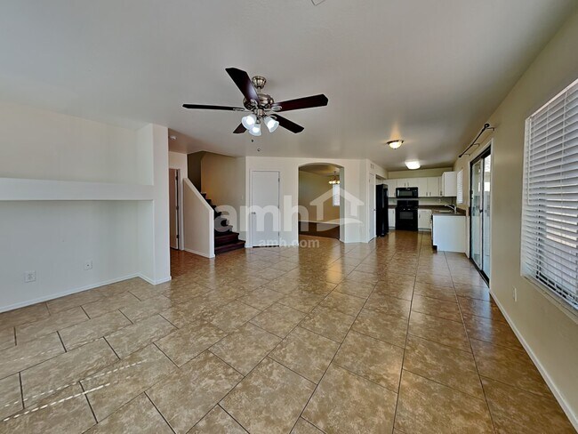 Foto del edificio - 15806 W Washington St