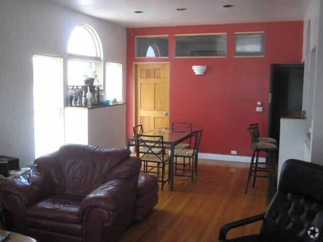 Building Photo - 1453 W Belmont Ave