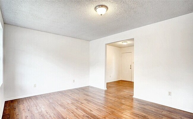 Foto del edificio - 728 Martindale Rd