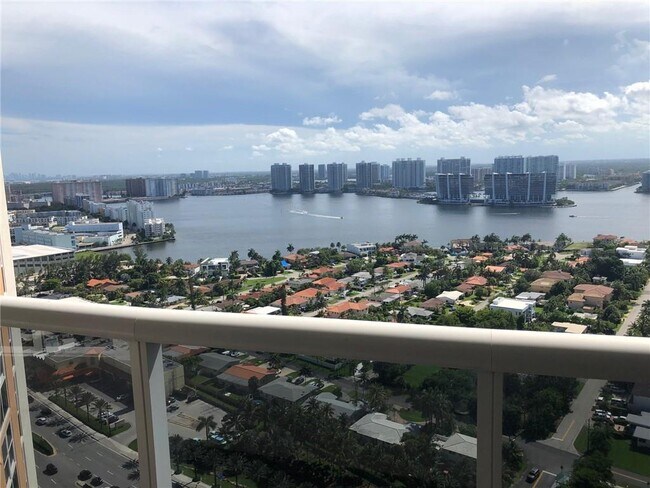 Foto del edificio - 18911 Collins Ave