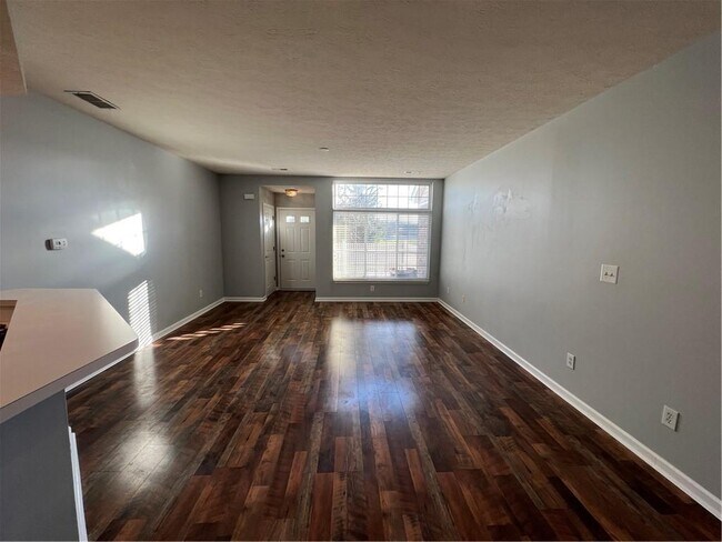 Foto del edificio - 11452 Enclave Blvd