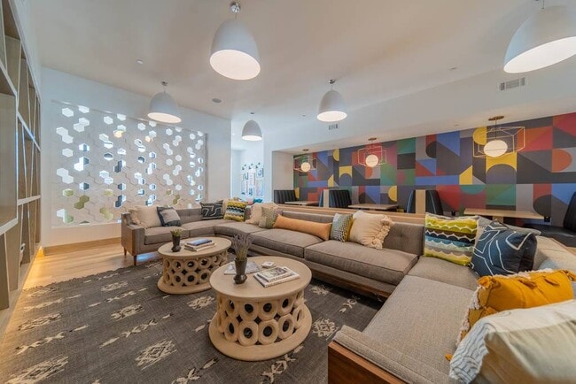 Salón para residentes en UHill en Durham, Carolina del Norte - University Hill Apartments