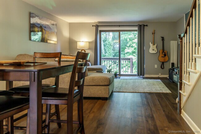 Foto del edificio - 406 Cedar Hollow Dr