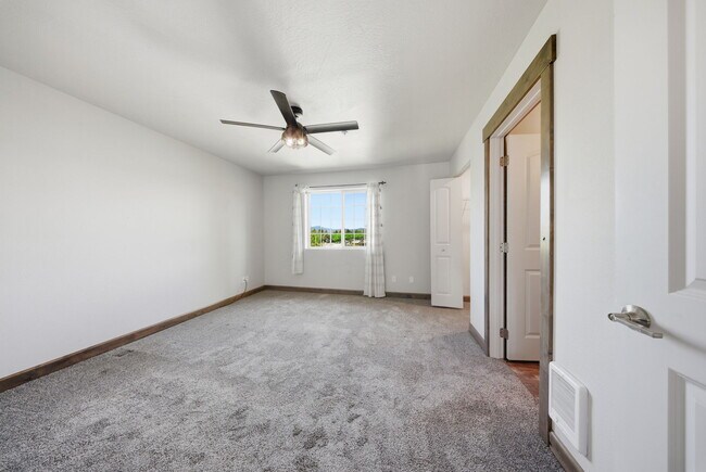 Foto del edificio - 848 N Chase Rd