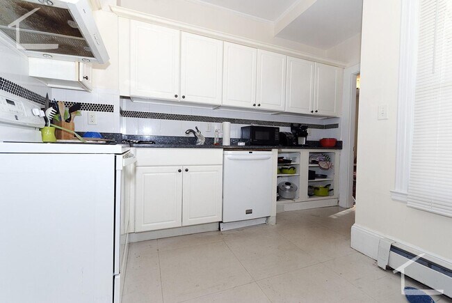 Foto del edificio - Beautiful 3 Bed Right in Packard's Corner!...