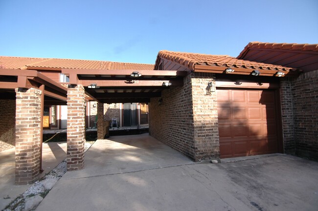 Building Photo - 167 Caleta Beach