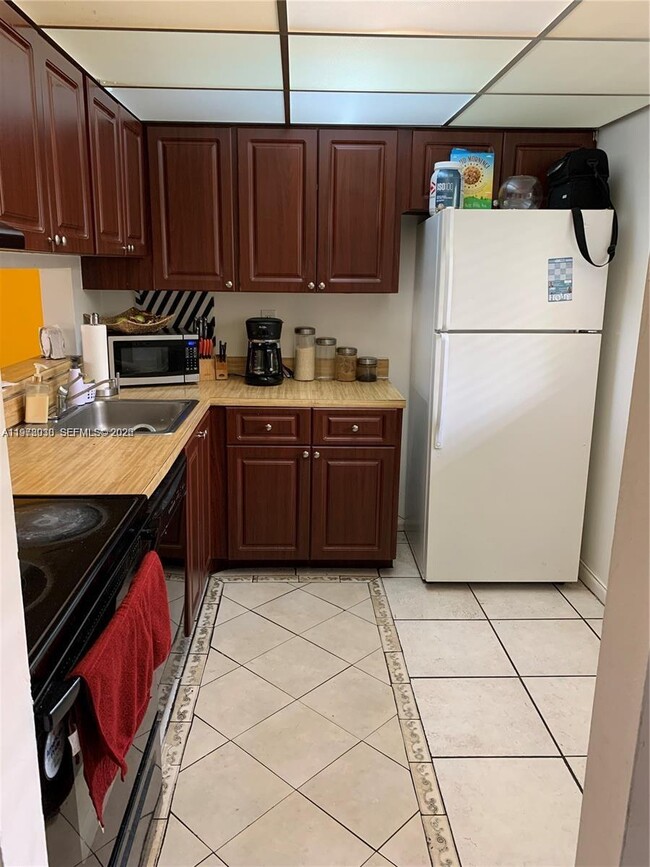 Foto del edificio - 8075 SW 107th Ave