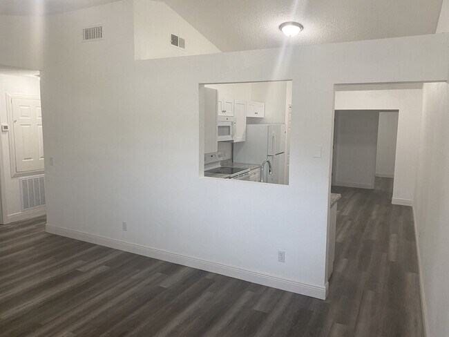 Foto del edificio - Newly remodeled 3 Bedroom 2 bath near UCF