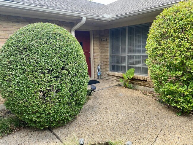 Foto del edificio - 7621 Dentcrest Dr