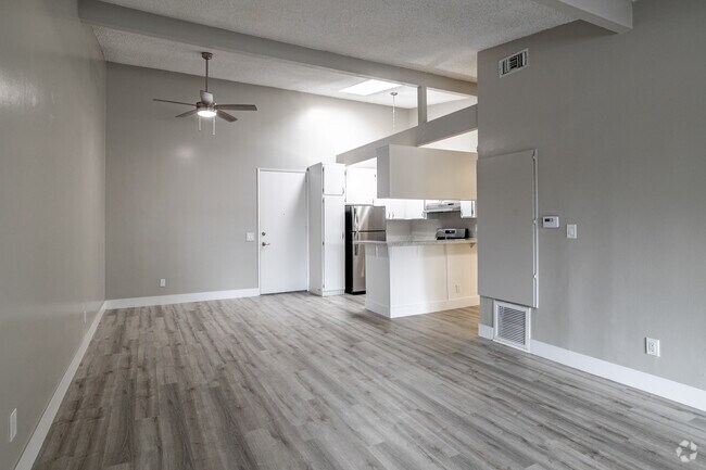 1 habitación, 1 baño - 750 pies cuadrados - Sala de estar - The Arbors Santa Ana