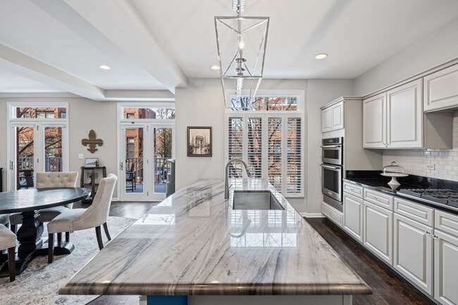 Building Photo - 2740 Valor Dr