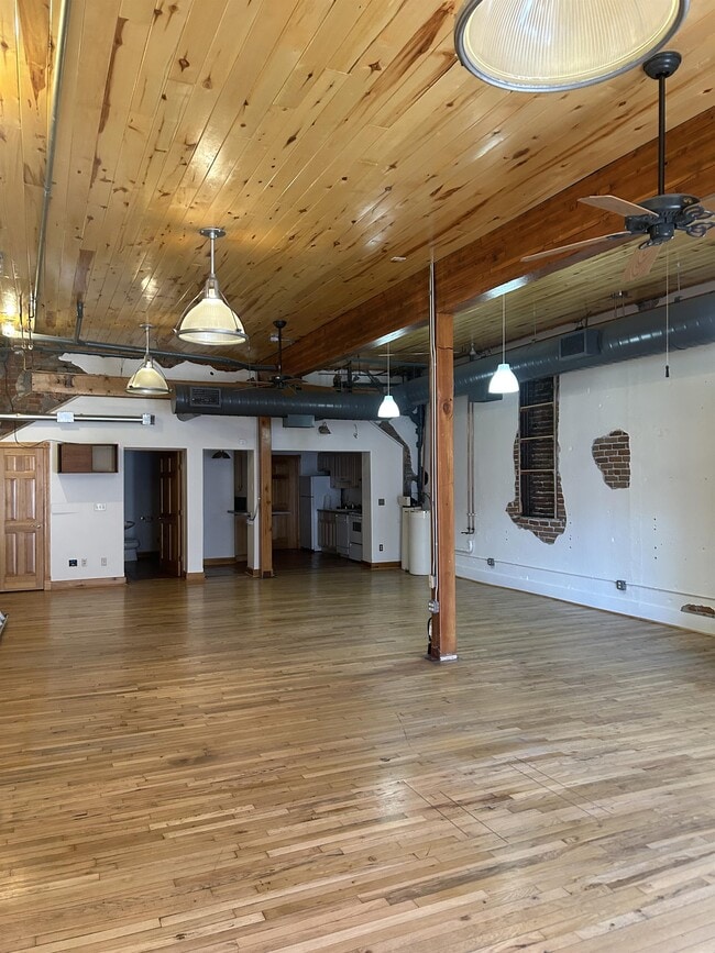 Foto del edificio - 138 W 1st St