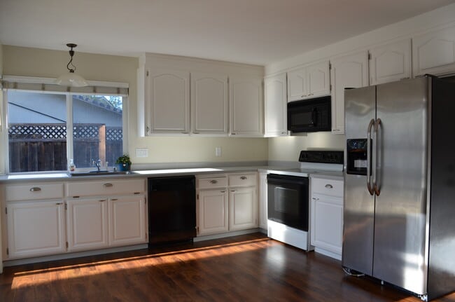Building Photo - 3576 Yellowstone Ct