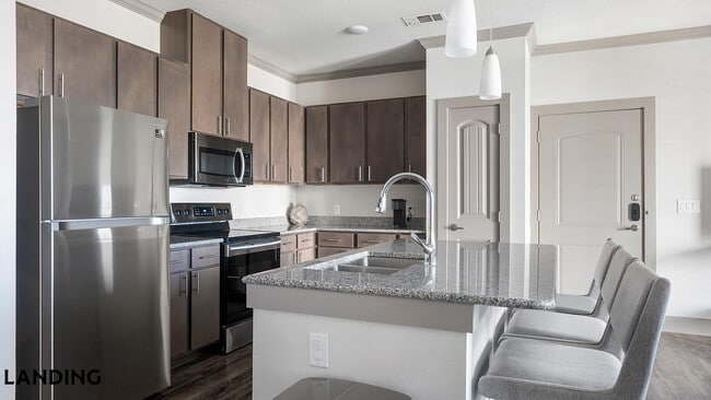 Building Photo - 12500 Shadowglen Trce