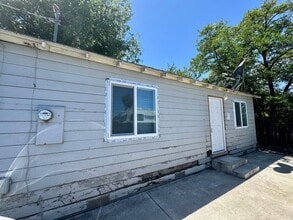 Building Photo - 1129 Norton Ave