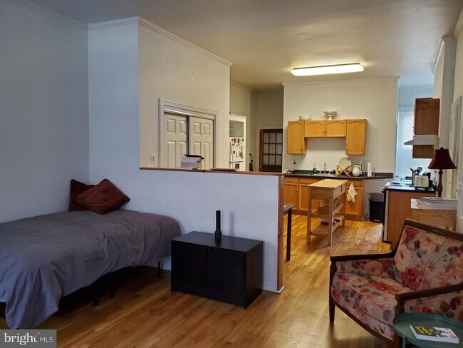 Building Photo - 1216 Locust St