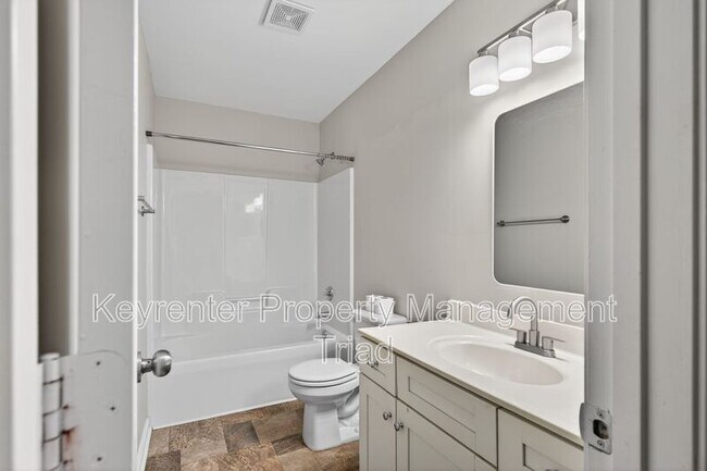 Foto del edificio - 701 Ashcroft Rd