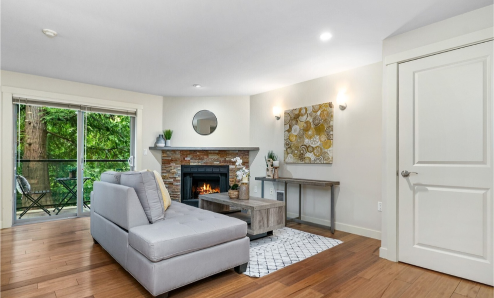 Living room - 15155 NE 82nd St