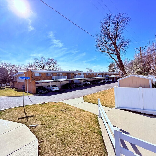 Foto del edificio - 886 Maple Crest Ct