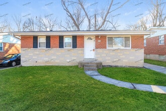 Building Photo - 1370 Reale Ave