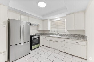 Building Photo - 4345 Ventura Canyon Ave