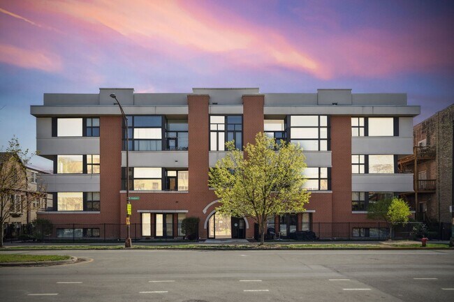Foto del edificio - 2065 N Kedzie Ave