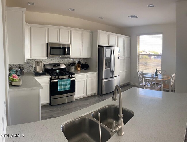 Building Photo - 2425 W Bronco Butte Trl