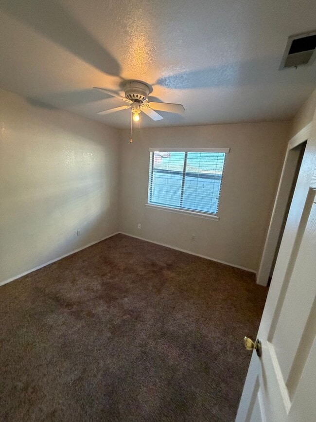 Foto del edificio - Spacious single family home in McFarland- Schedule your tour now!