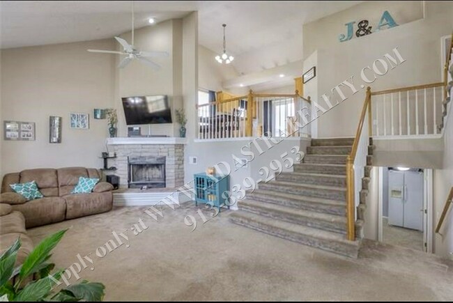 Foto del edificio - Beautiful 2 Story Home in OLATHE-Available...