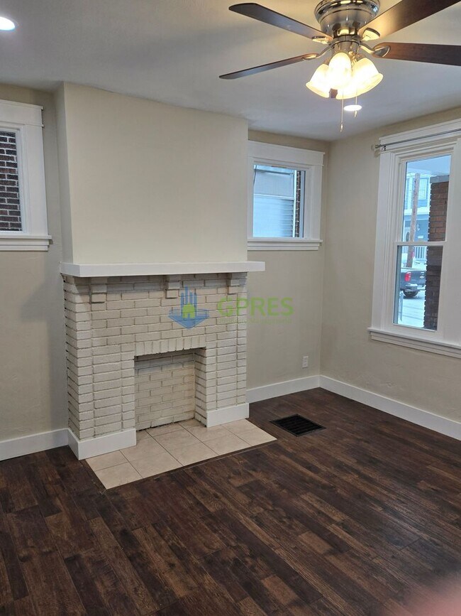 Foto del edificio - Newly renovated Beechview Home with Bonus Room walking distance to the T