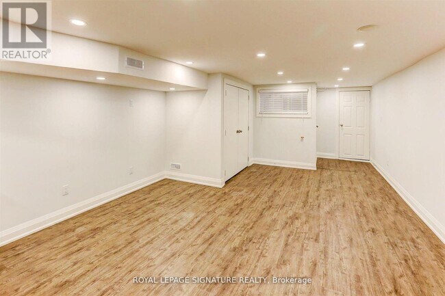 Building Photo - 709 Gladstone Ave