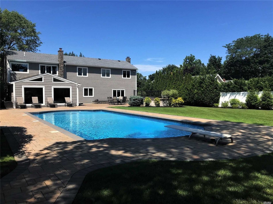 3 Cross Bow Ln, Commack, NY 11725 House Rental in Commack, NY