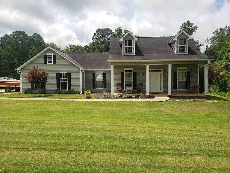 1801 N 3rd Ct, AL 36863 House Rental in AL
