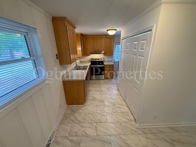 Foto del edificio - 1102 Oak Grove Rd SW