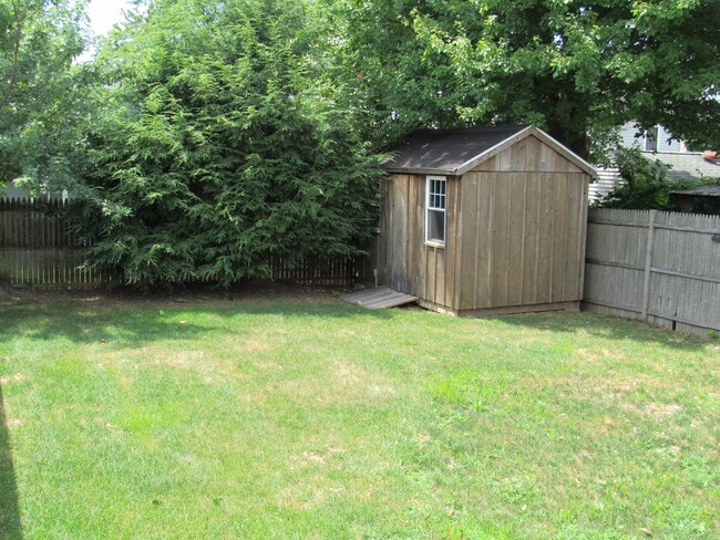 Building Photo - 49 Charles St