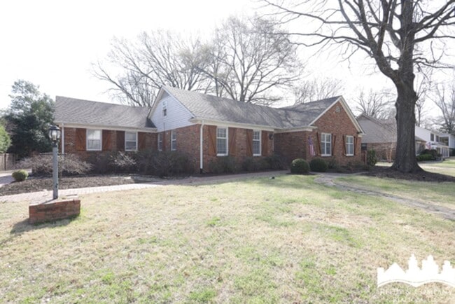 Building Photo - 1264 Yorkshire Dr