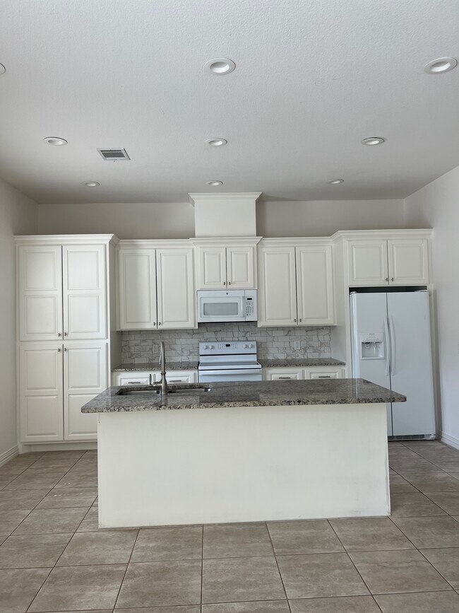 Building Photo - 2576 Appian Way