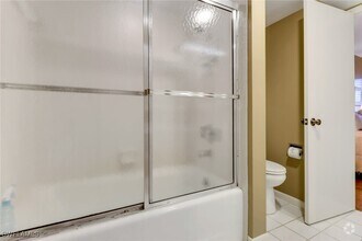 Building Photo - 4811 S Landings Dr