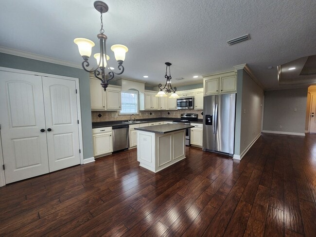 Building Photo - Modern Comfort in Nelson Hill – 3BR/2BA wi...