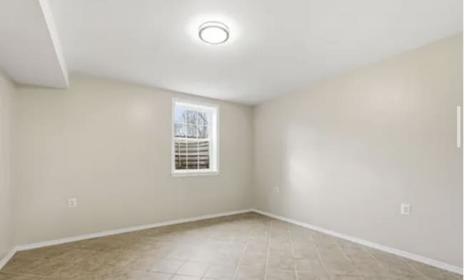 Foto del edificio - 8310 Rolling Rd