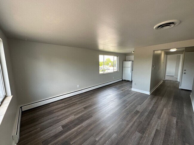 Foto del edificio - Move in ready 1 bedroom/1 bath in Edgewater! 2nd floor Unit!