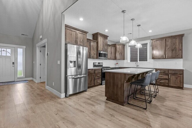Foto del edificio - Modern 4BD/3BA Rental with Garage & Fenced...
