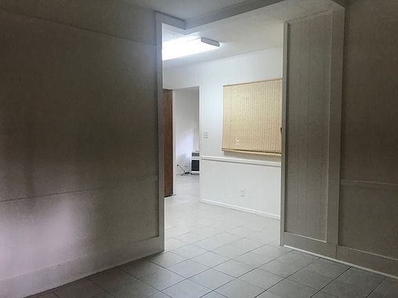 Building Photo - Nice Home