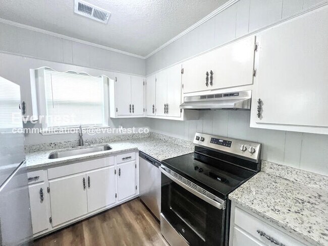 Foto del edificio - 605 Blaine Dr SW