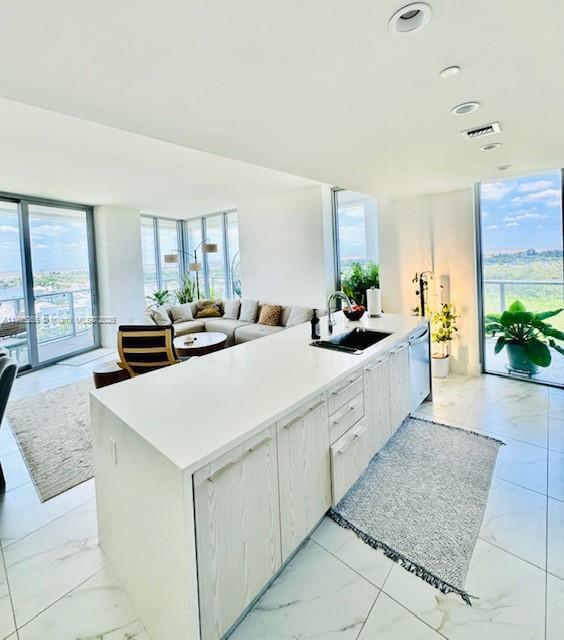 Primary Photo - 2000 Metropica Way